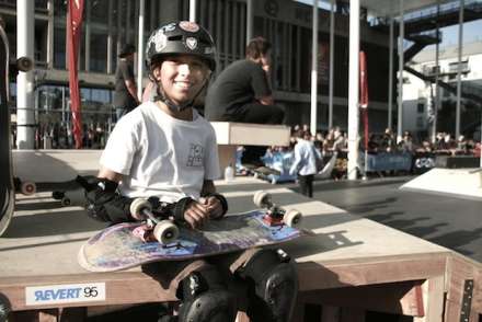 Maité Steenhoudt is een van de weinige meisjes die deelnemen aan Antwerp Skate Contest.